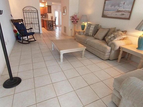 5th image of 223 Emerald Dr N