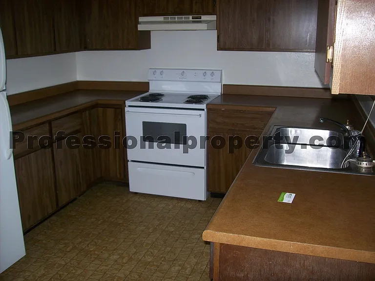 2101 S Garfield St — Photo 4