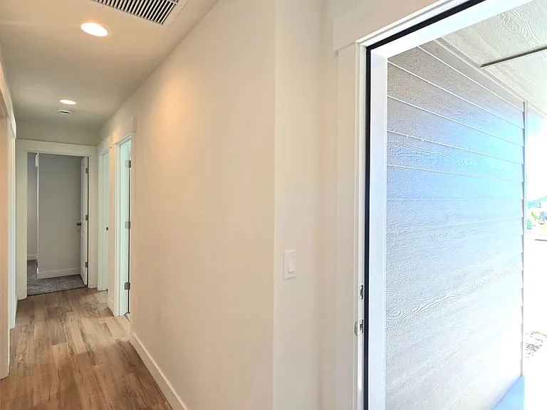 319 S Nevada Ave — Photo 9
