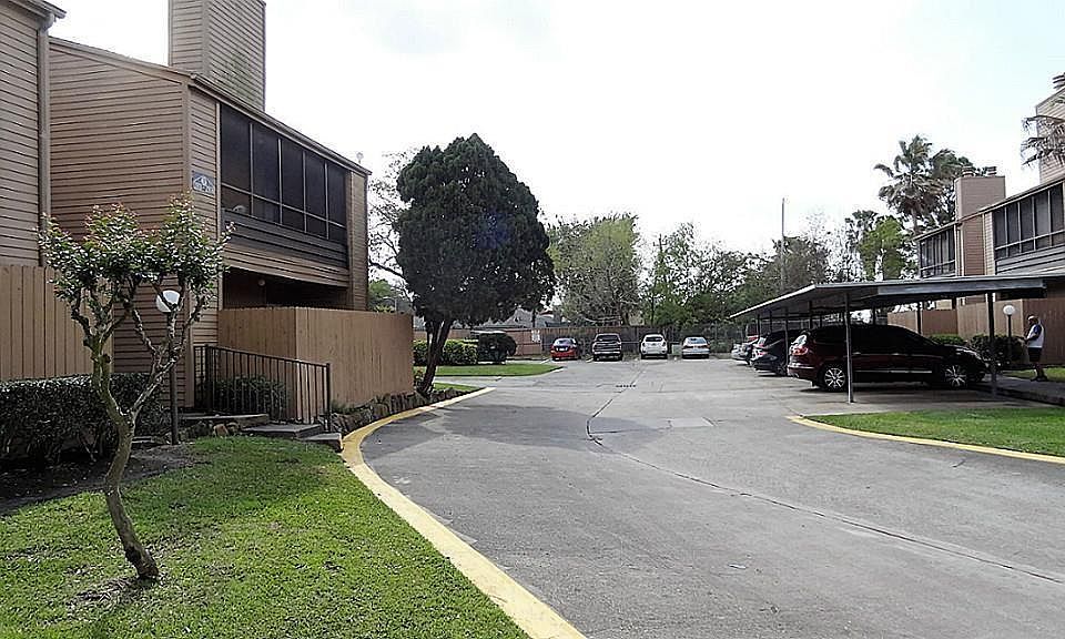 1st image of 10555 Turtlewood Ct Unit 516