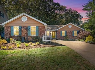 726 Strafford Ridge Dr, Ballwin, MO 63021