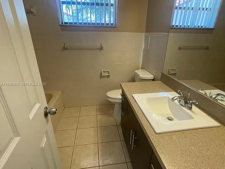 1400 San Remo Cir — Photo 5