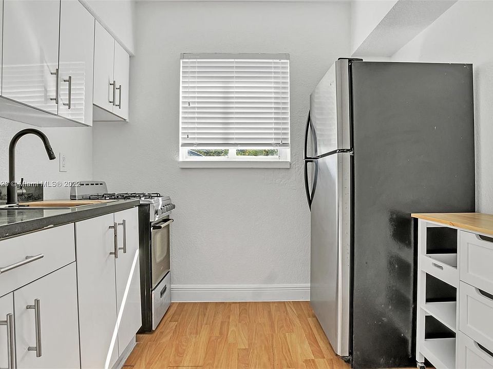 1st image of 7315 Carlyle Ave APT 15