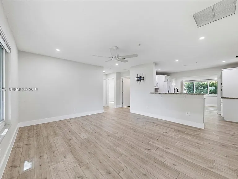 4561 SW 25th Ter — Photo 5