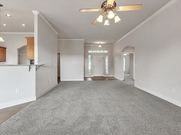 5th image of 208 Stebbins Dr