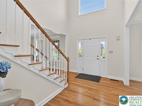 5th image of 353 Farmington Rd