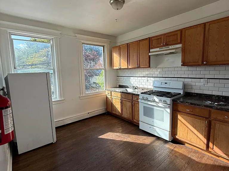 410 Chadwick Ave — Photo 2
