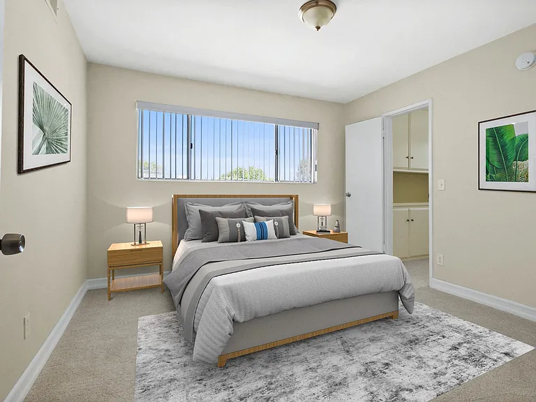 115 Doheny Apartments — Photo 18