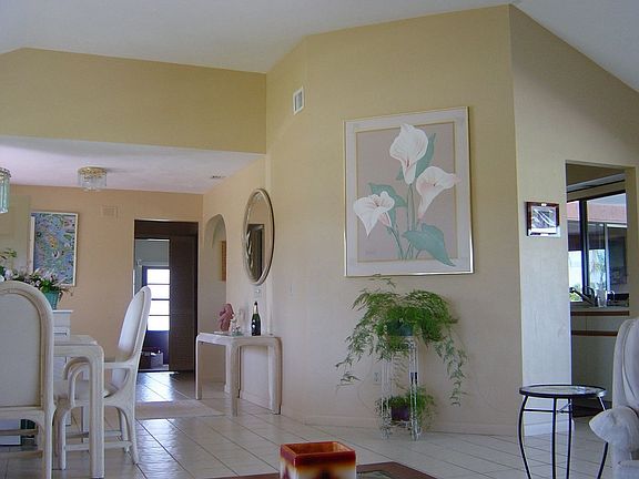 Dining/foyer