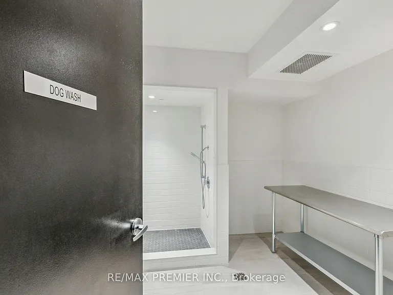 55 Duke St W #1709 — Photo 8
