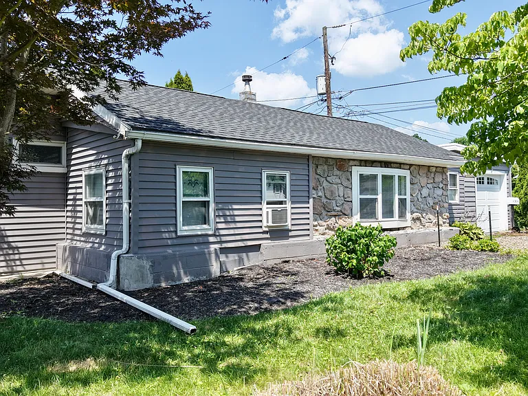 246 Poplar St — Photo 2