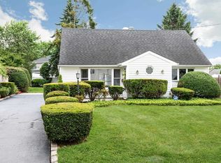 6 The Spur, Syosset, NY 11791