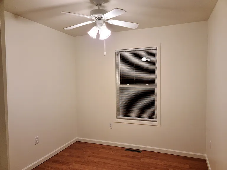 121 Schofield Ct — Photo 8
