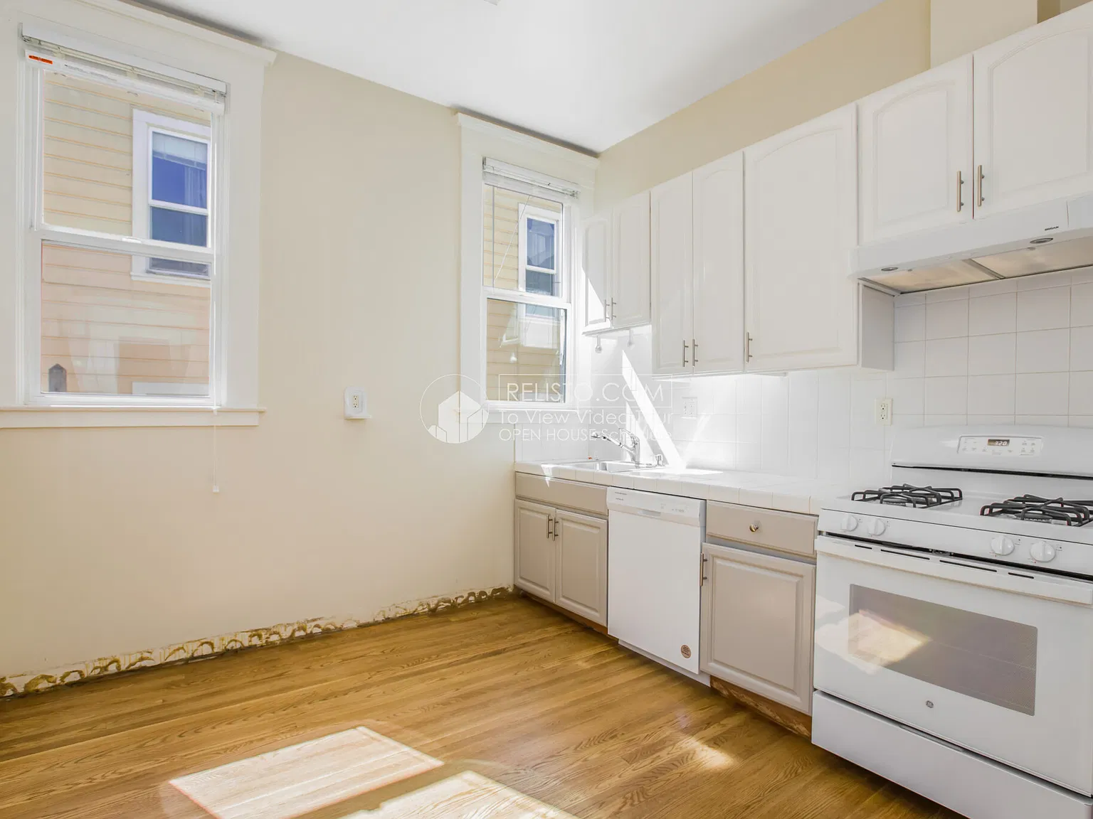 3 bed, 2.0 bath, 1000 sqft, $6,900 — Photo 4
