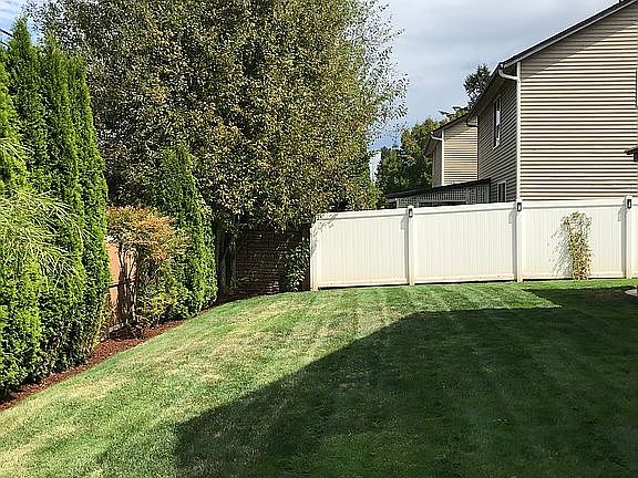 3rd image of 2723 NE 125th Ct