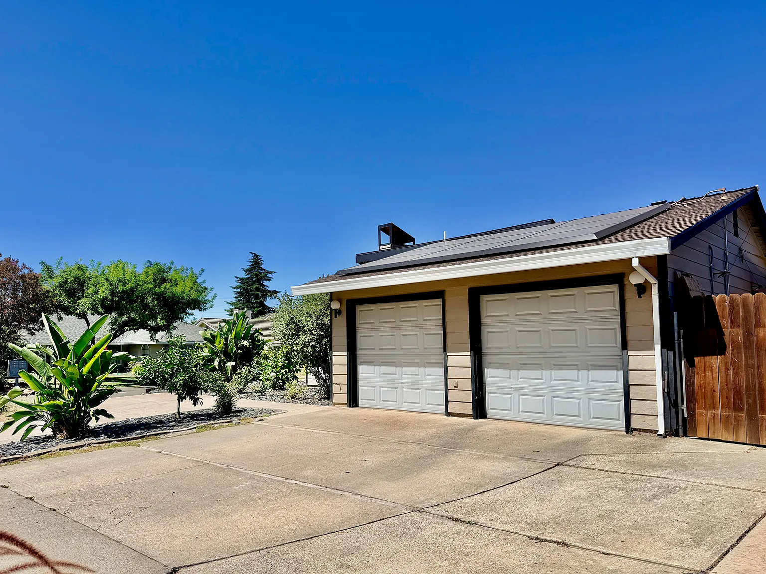 4 bed, 2.5 bath, 1554 sqft, $3,200 — Photo 4