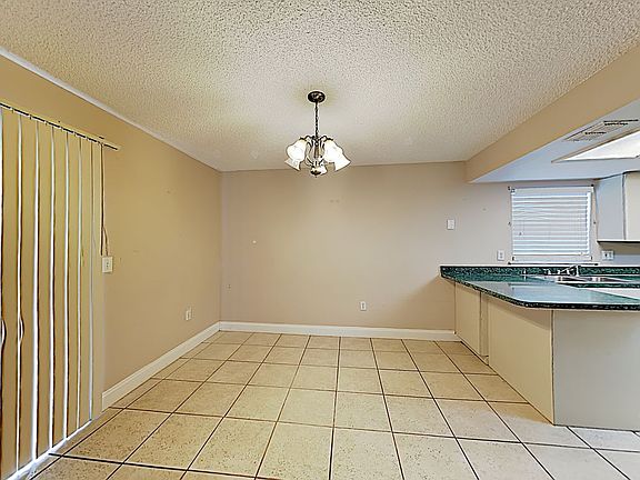 3rd image of 304 Sugar Creek Dr