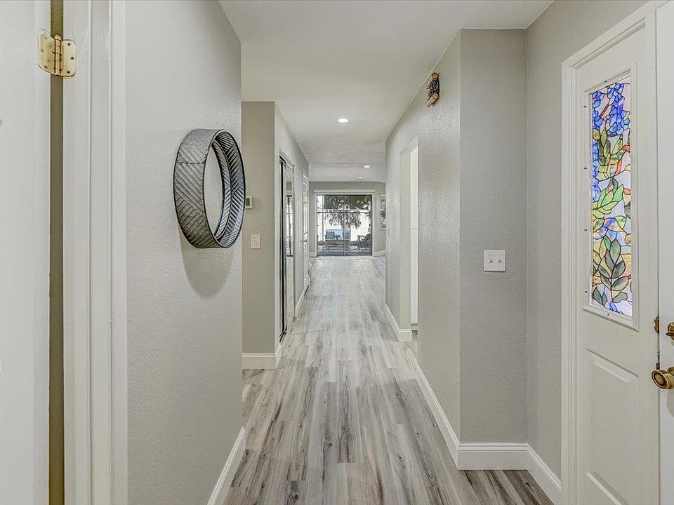 1st image of 306 Marylyn Cir