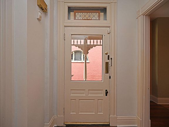 5th image of 211 E 18th St
