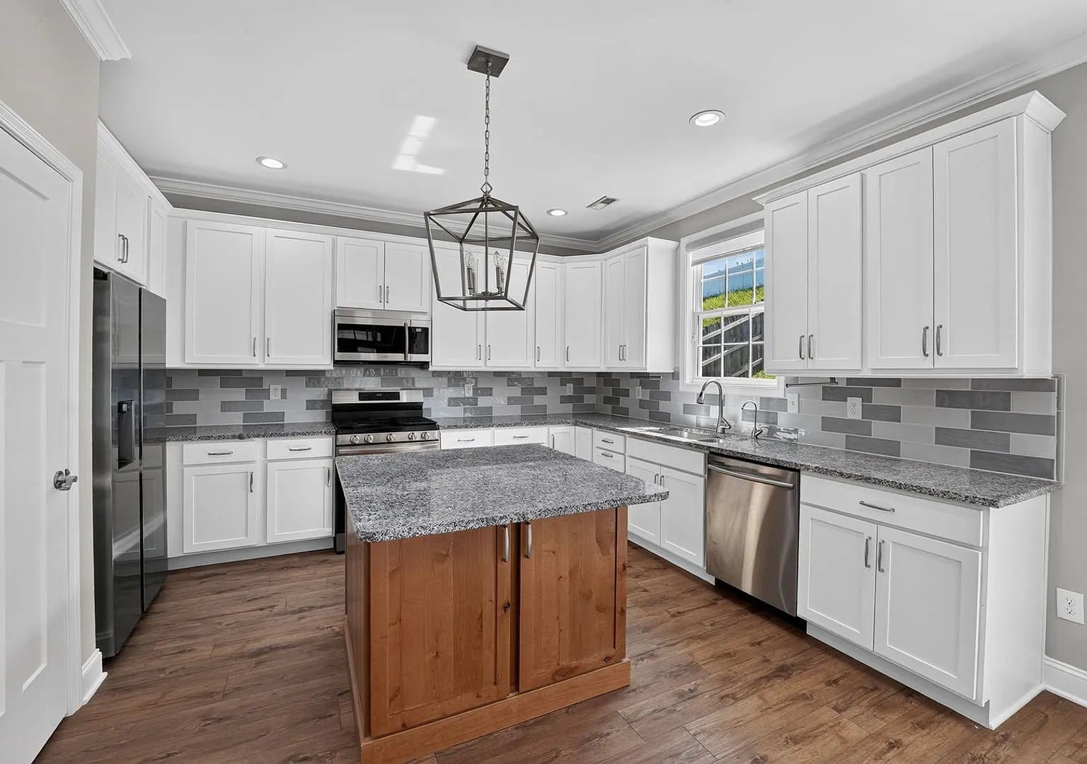 Charming 4BR House in Knoxville — Photo 3