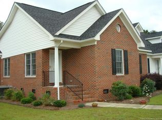 630 Amberdale Cir, Lumberton, NC 28358
