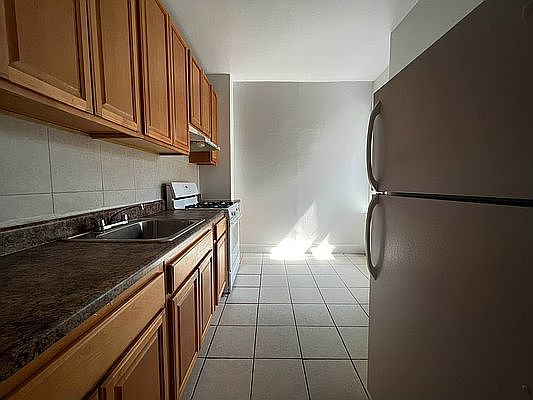 2nd image of 200 Winthrop St APT D6