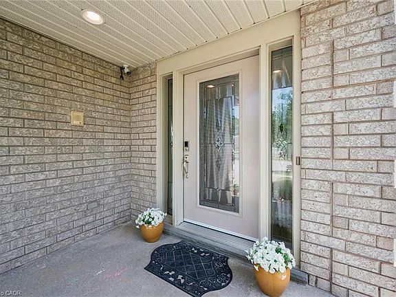 4th image of 426 Hidden Creek Dr