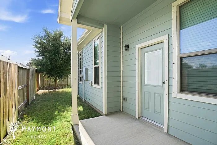 3 bed, 2.5 bath, 1931 sqft, $2,145 — Photo 3