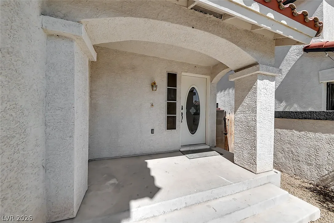 4 bed, 2.5 bath, 2001 sqft, $2,495 — Photo 3