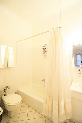 Rented by Lasri Group Inc | media 4