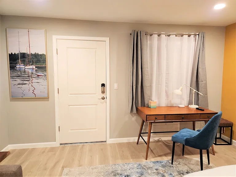 2802 Lakeshore Blvd — Photo 5