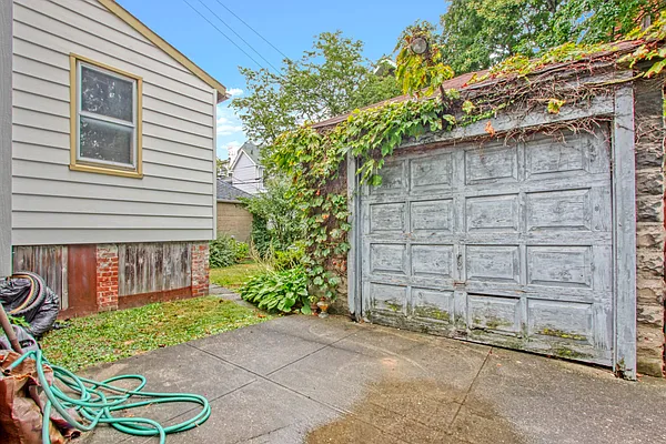 Sold by Douglas Elliman | media 37