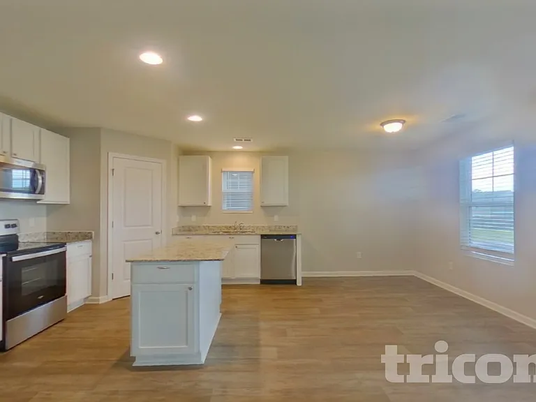 1076 Crescent Moon Loop Rd — Photo 3