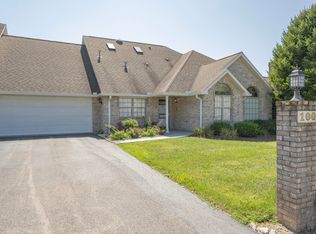 102 Village Dr, Morehead, KY 40351