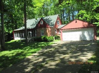286 Crescent Dr, Orchard Park, NY 14127