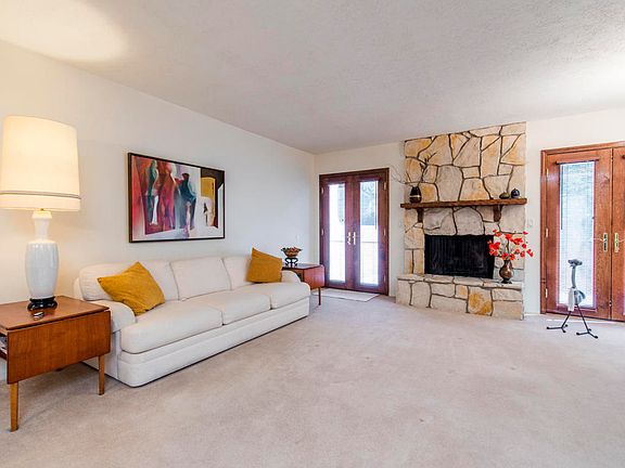4th image of 5836 Elmwood Dr NE
