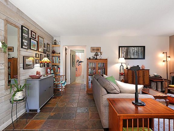 5th image of 226 1st St #B