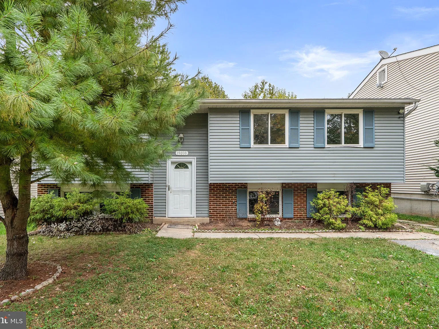 6 bed, 2.0 bath, 1326 sqft, $3,199 — Photo 1