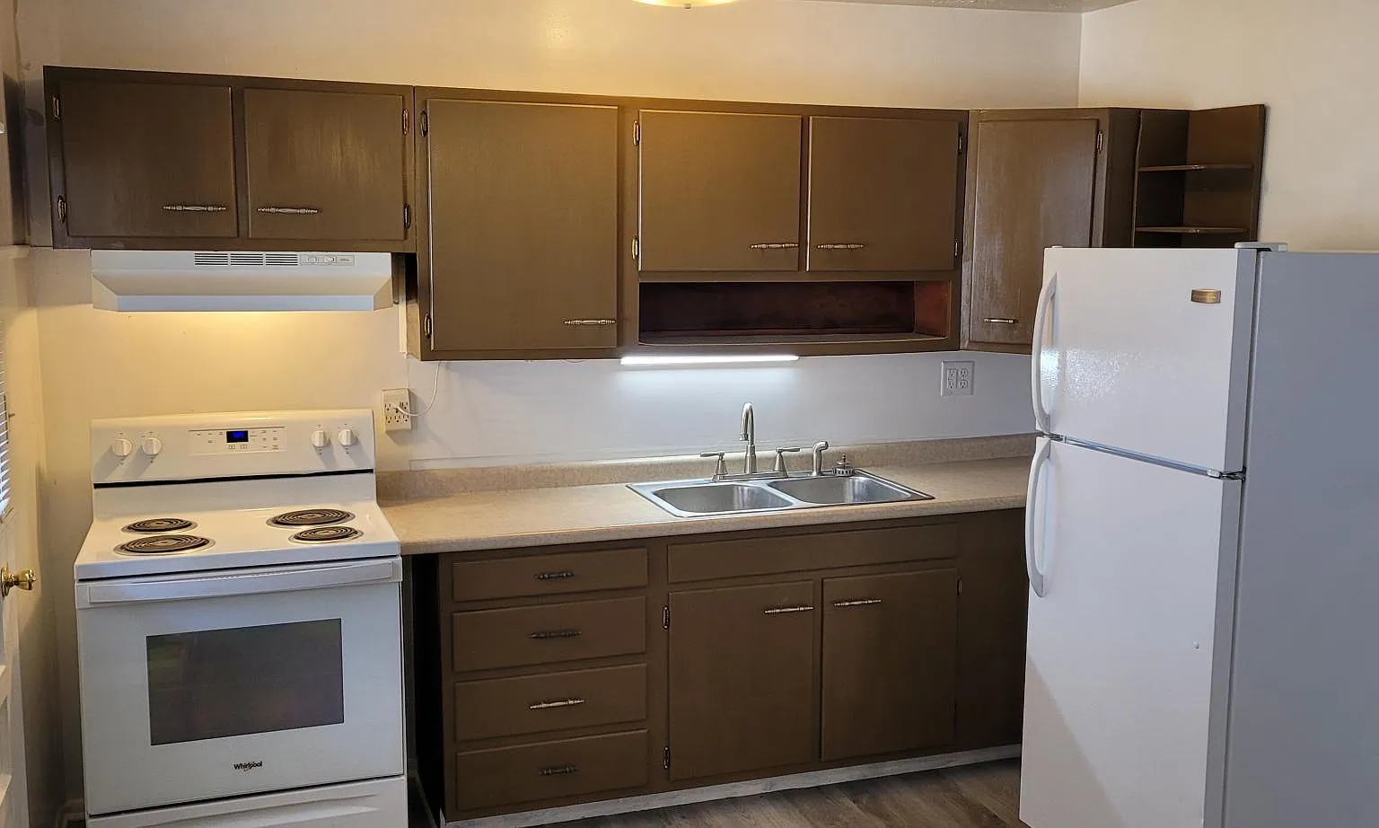 3 bed, 1000 sqft, $1,435 — Photo 2