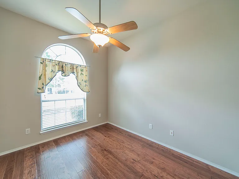 8249 Fall Crest Dr — Photo 18