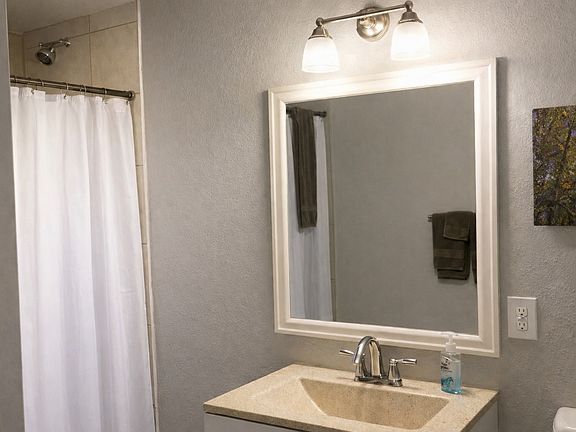 The basement apartment has a 3/4 bath.