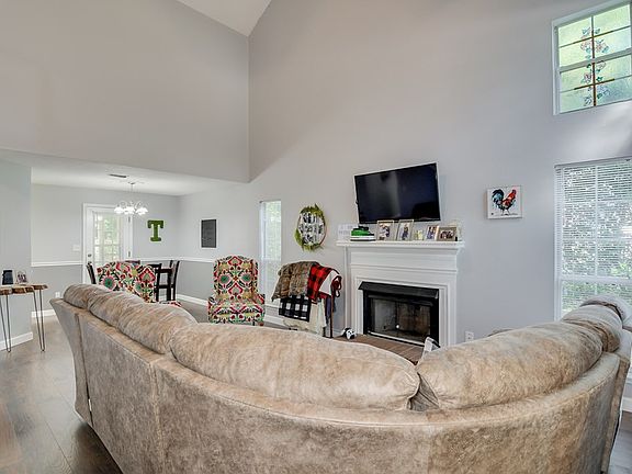 5th image of 731 Cherry Dr SE