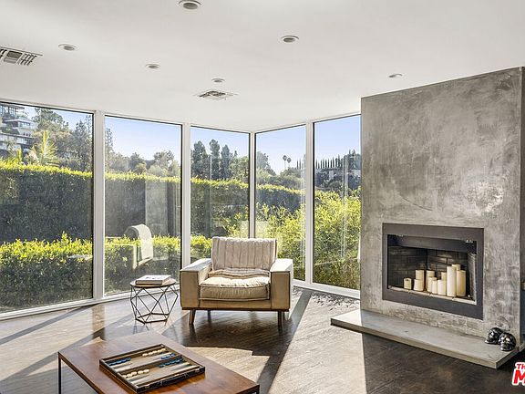 4th image of 1523 1/2 N Doheny Dr
