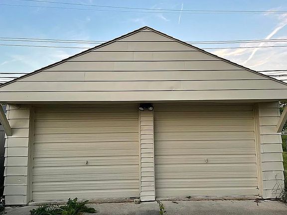 3rd image of 6850 Centralia St