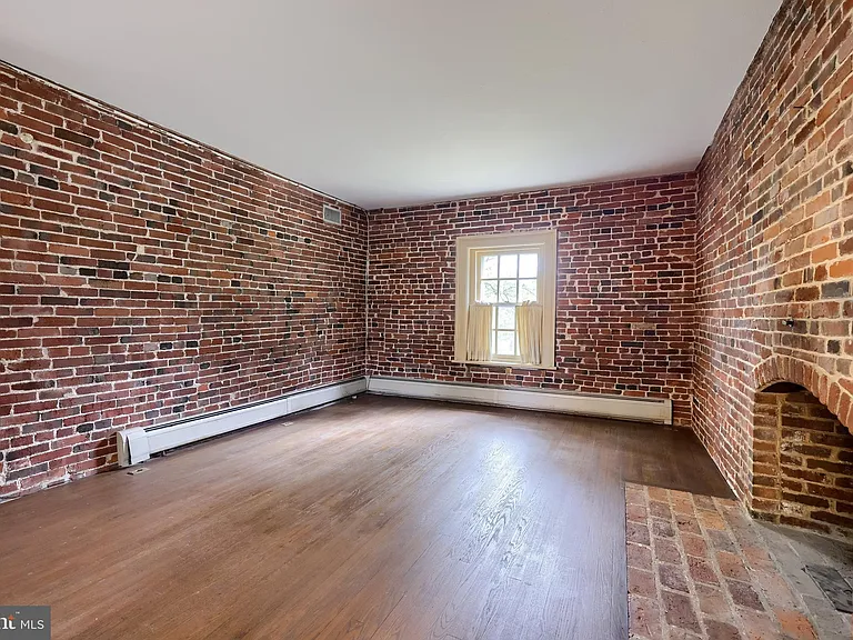 226 E Caracas Ave — Photo 28