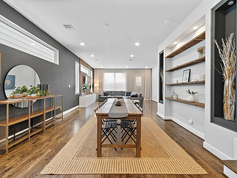 1217 Crockett St — Photo 8