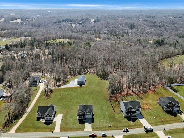 1318 Reading Ct, Burlington, NC 27217