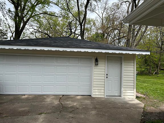 3rd image of 2256 W 57th Pl