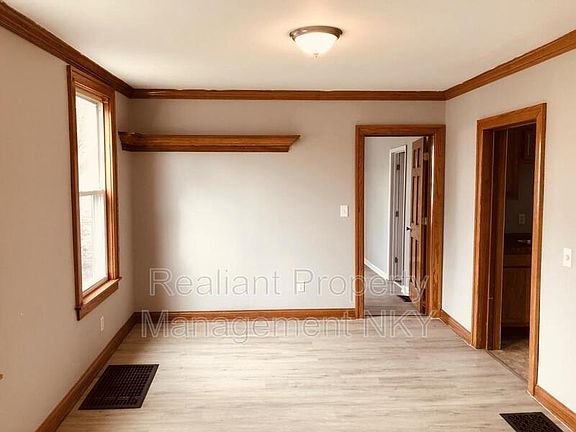 3rd image of 324 E 47th St