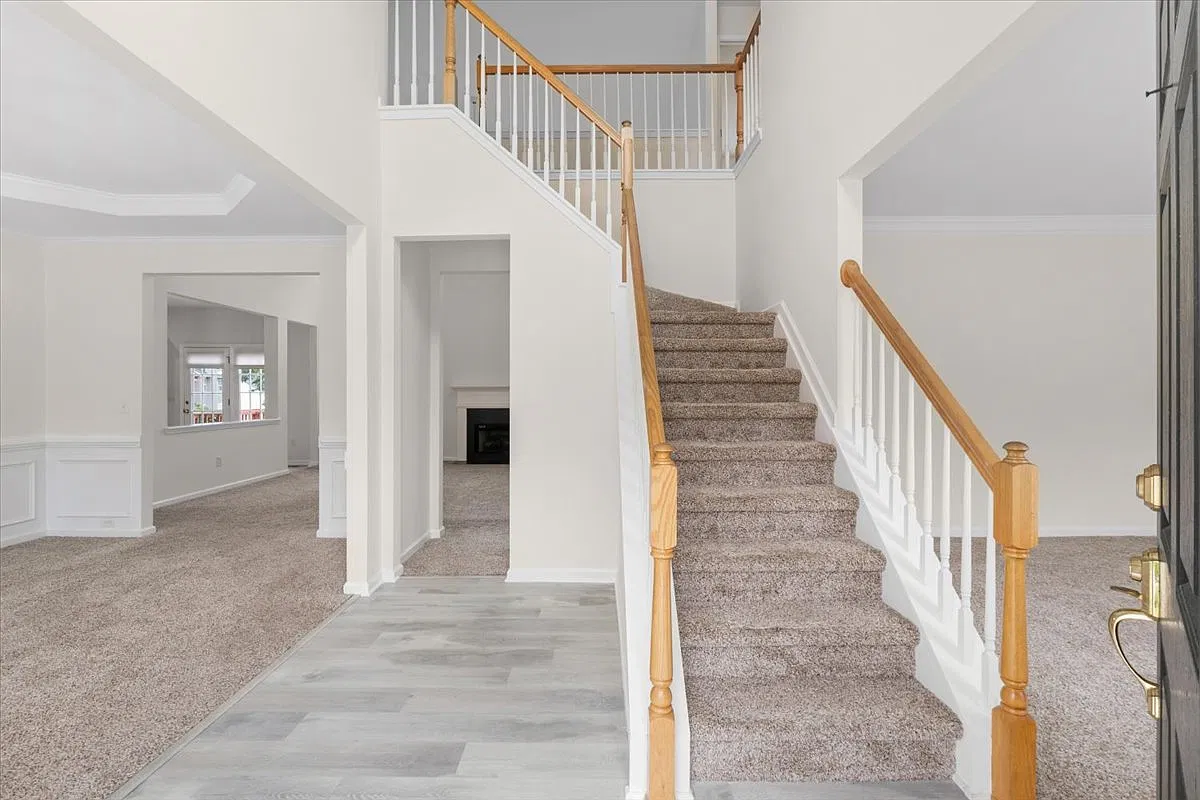5 bed, 3670 sqft, $3,500 — Photo 3